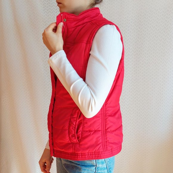Sleeveless red puffer jacket - Picture 3 of 14